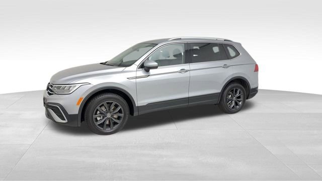 Certified 2024 Volkswagen Tiguan SE image 7