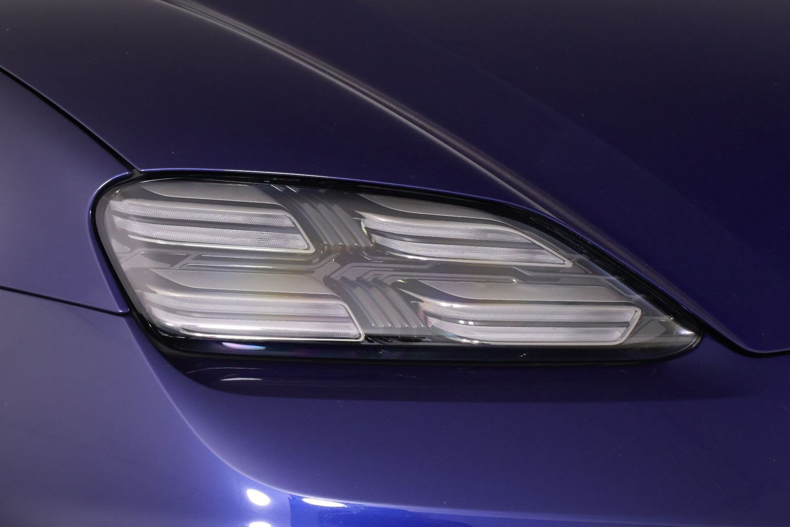 Certified 2024 Porsche Macan 4 Electric AWD/4WD image 27