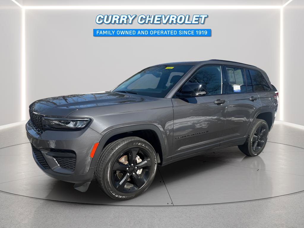 Used 2023 Jeep Grand Cherokee Altitude image 5