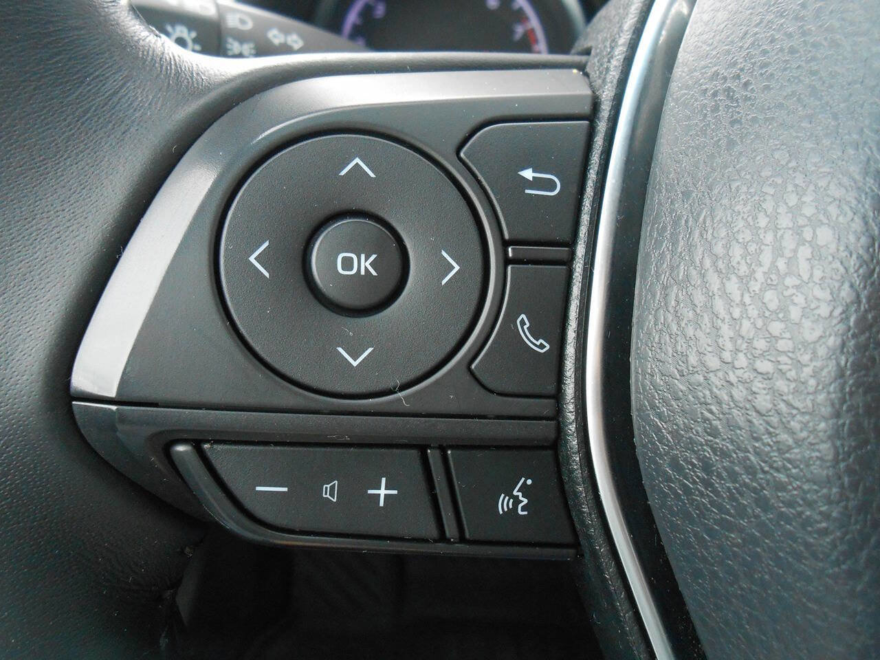 Used 2018 Toyota Camry SE w/ Moonroof Package FWD image 17