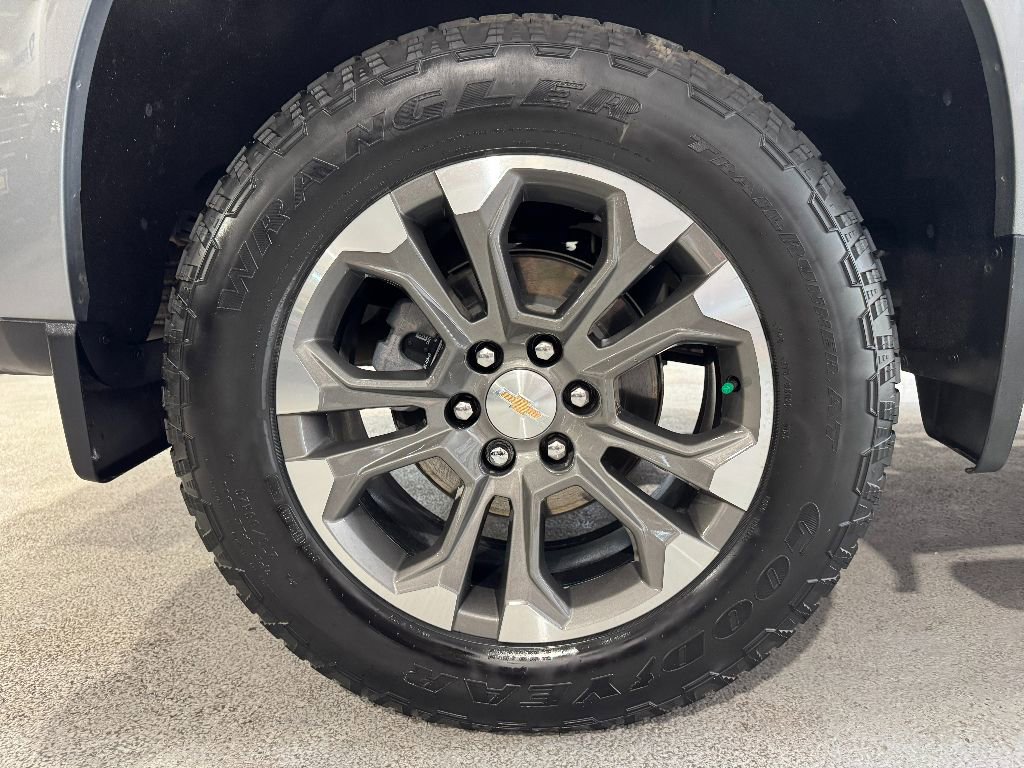 Used 2024 Chevrolet Silverado 1500 High Country w/ Technology Package image 9