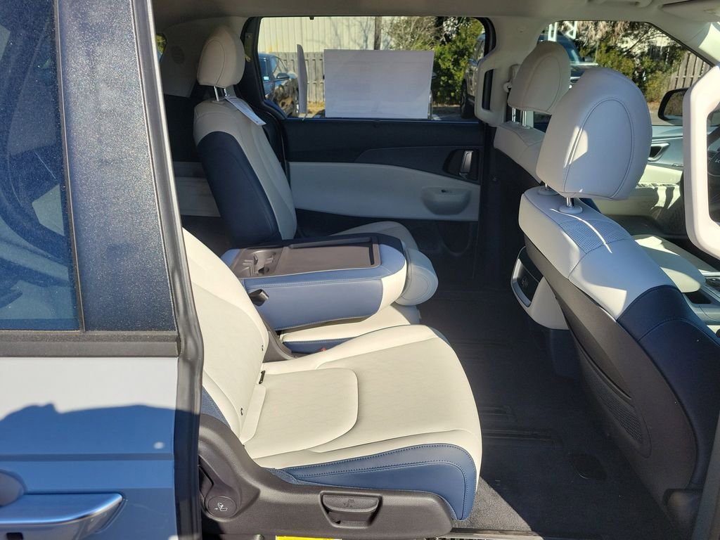 New 2026 Kia Carnival EX FWD image 12