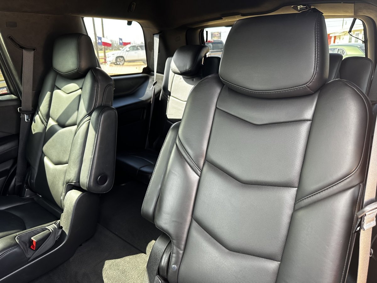 Used 2018 Cadillac Escalade Platinum AWD/4WD image 32