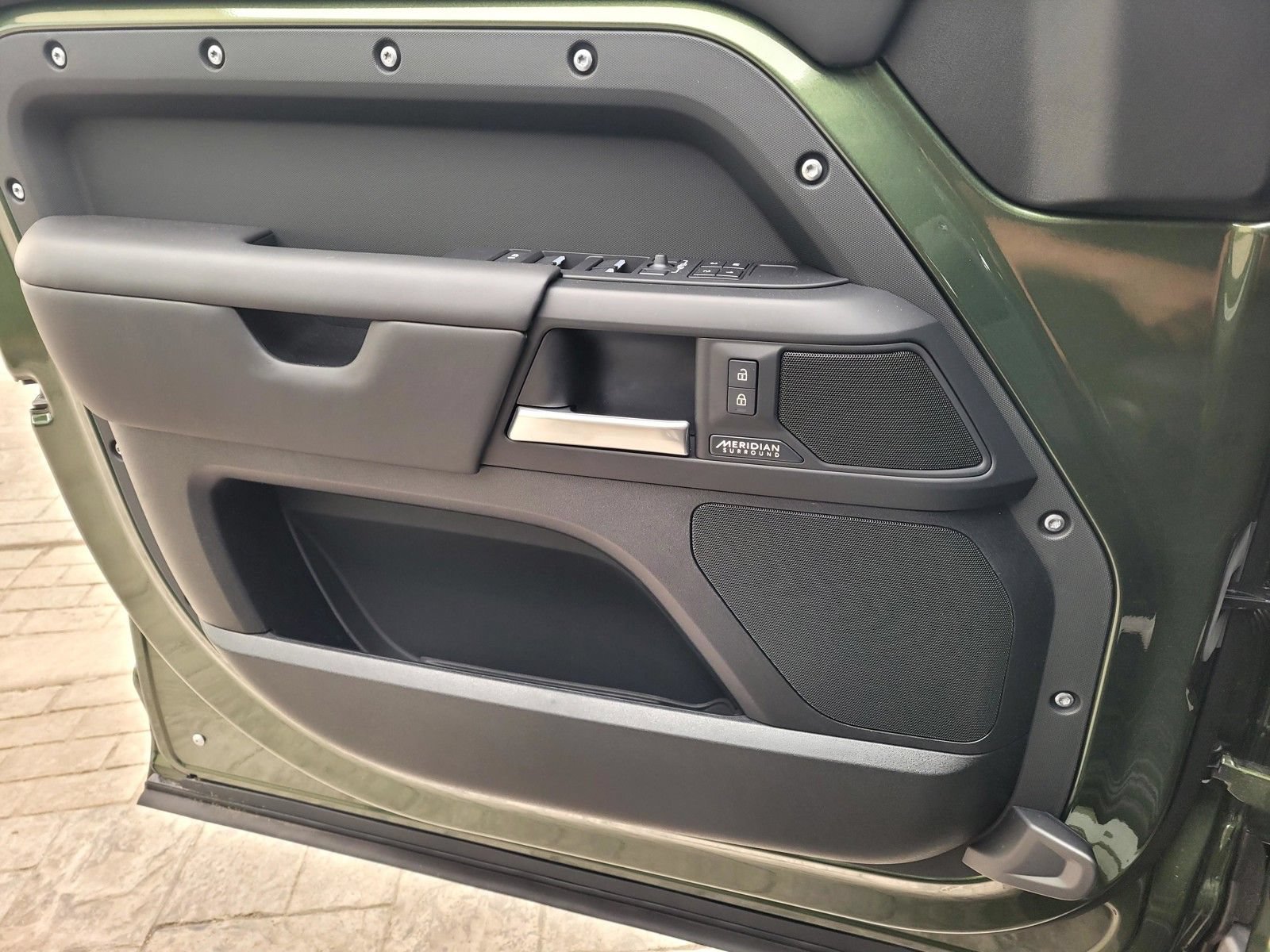 New 2026 Land Rover Defender 130 X-Dynamic SE AWD/4WD image 19