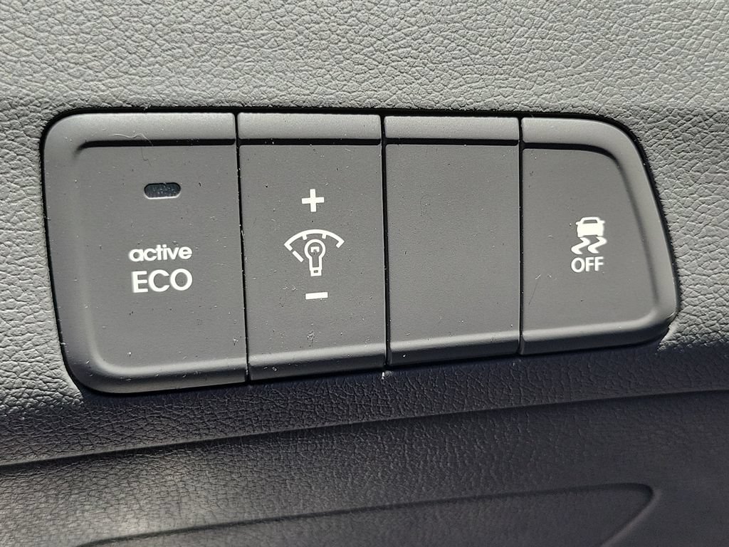 Used 2015 Hyundai Elantra SE w/ Option Group 02 FWD image 18