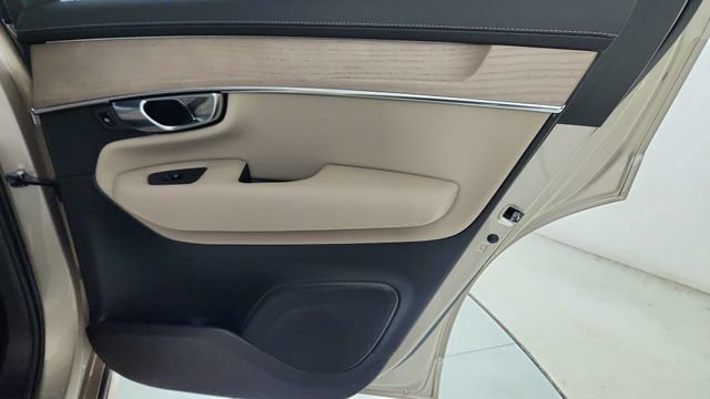 New 2026 Volvo XC90 T8 Plus w/ Protection Package Premier AWD/4WD image 36