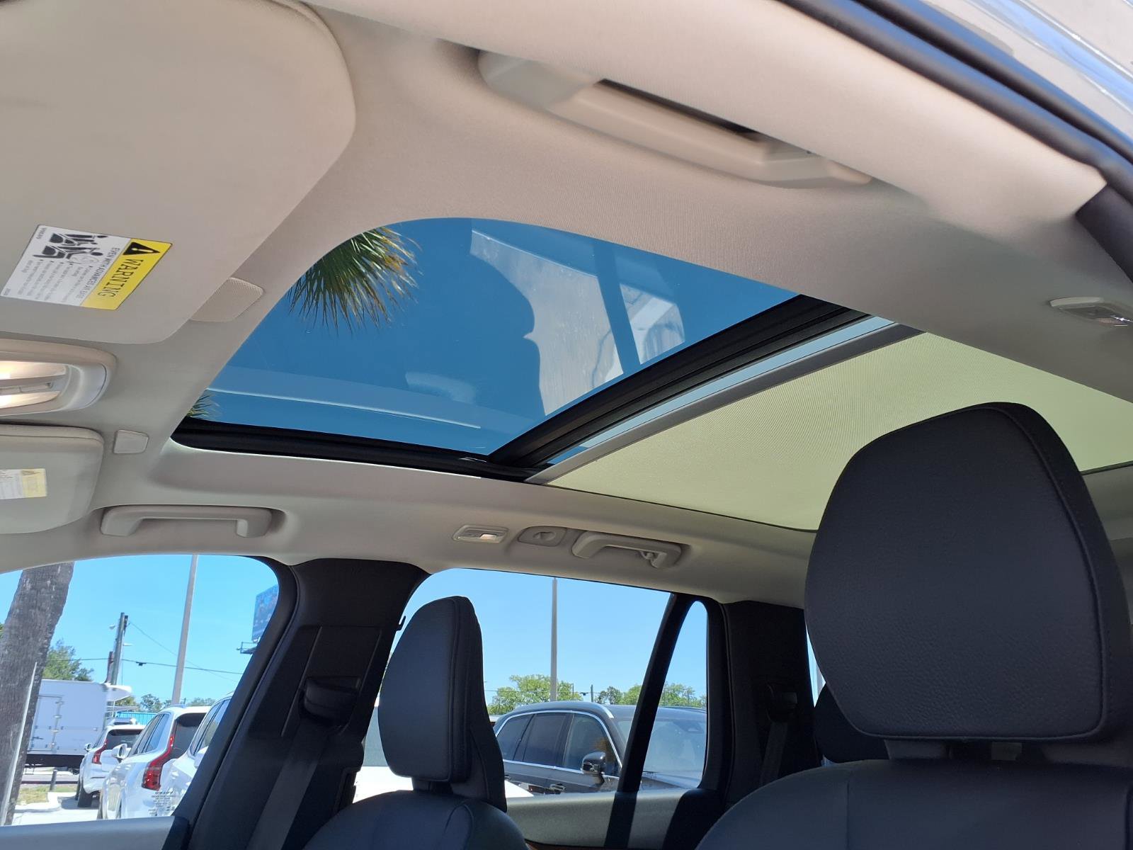 Certified 2024 Volvo XC90 B6 Plus image 24