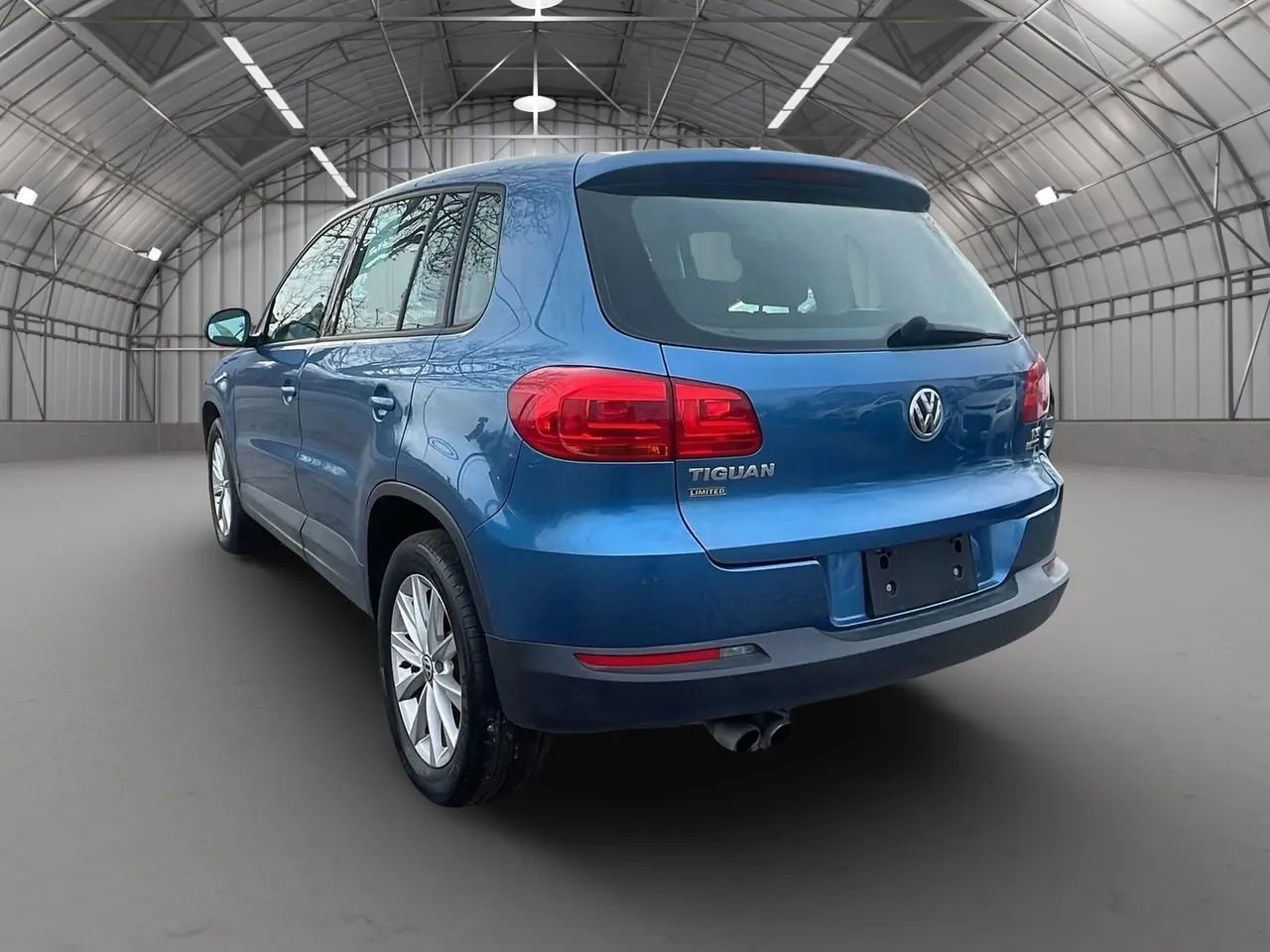 Used 2017 Volkswagen Tiguan Limited w/ Alloy Wheels Package image 3