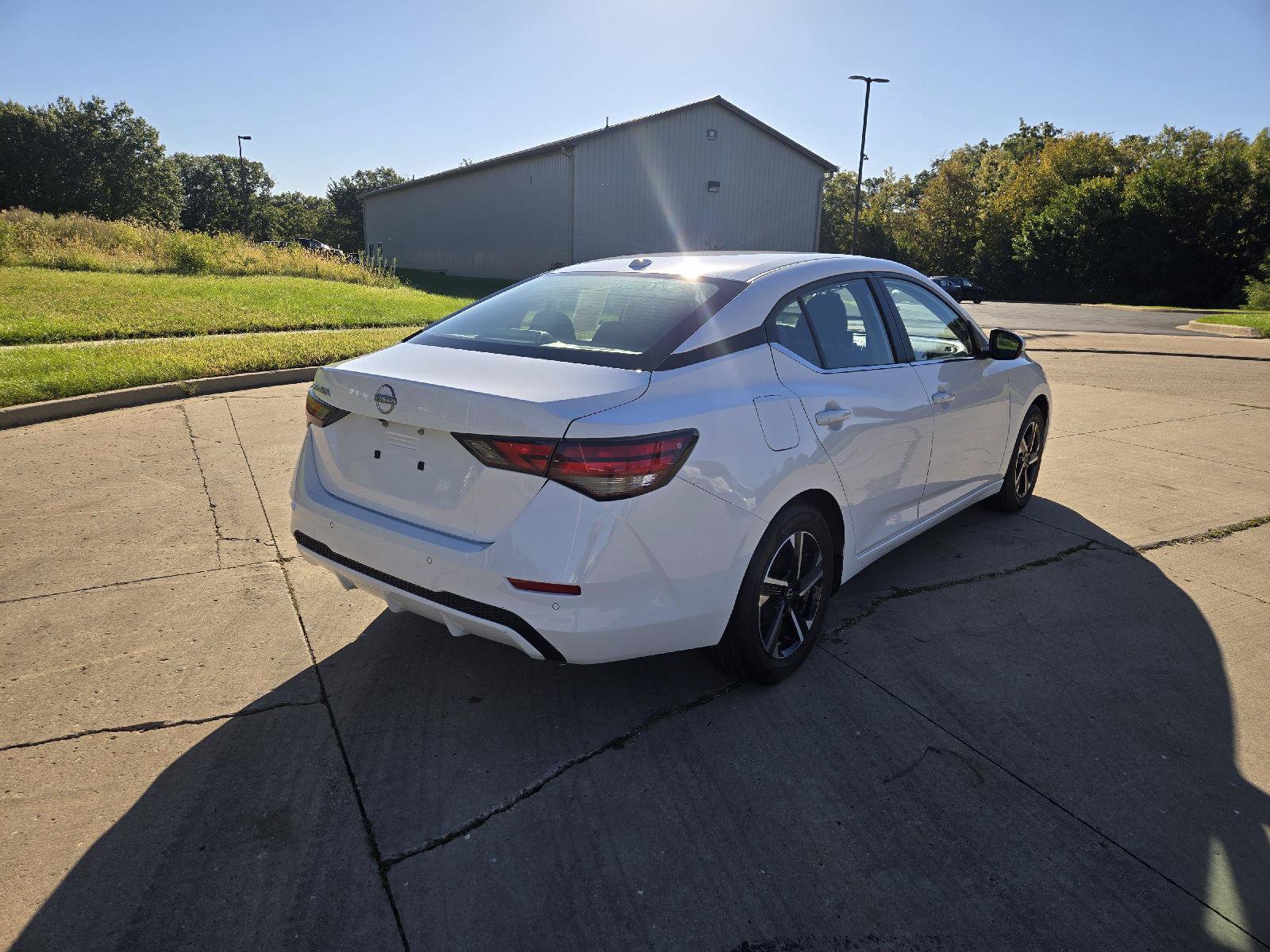 Used 2025 Nissan Sentra SV FWD image 3