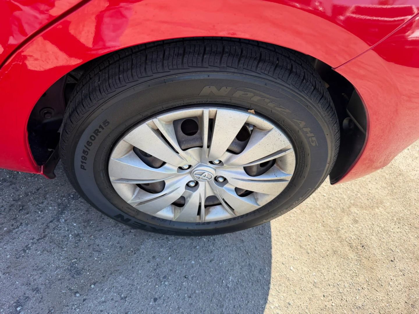 Used 2013 Toyota Yaris L FWD image 27