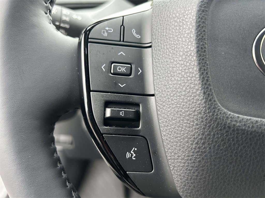 Used 2025 Toyota Prius XLE image 20