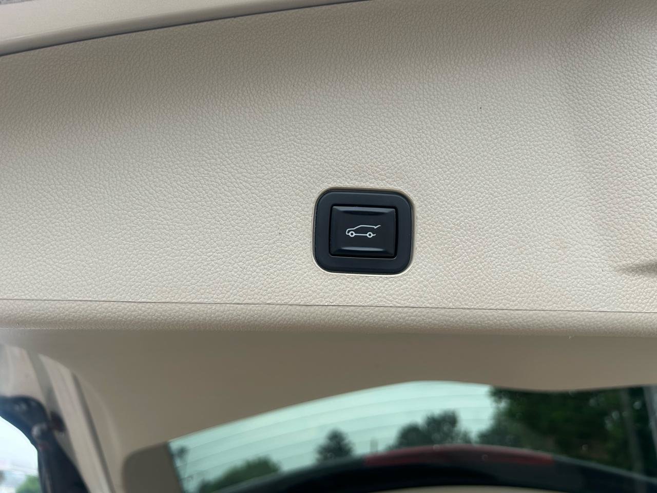 Used 2014 Cadillac SRX Performance AWD/4WD image 38