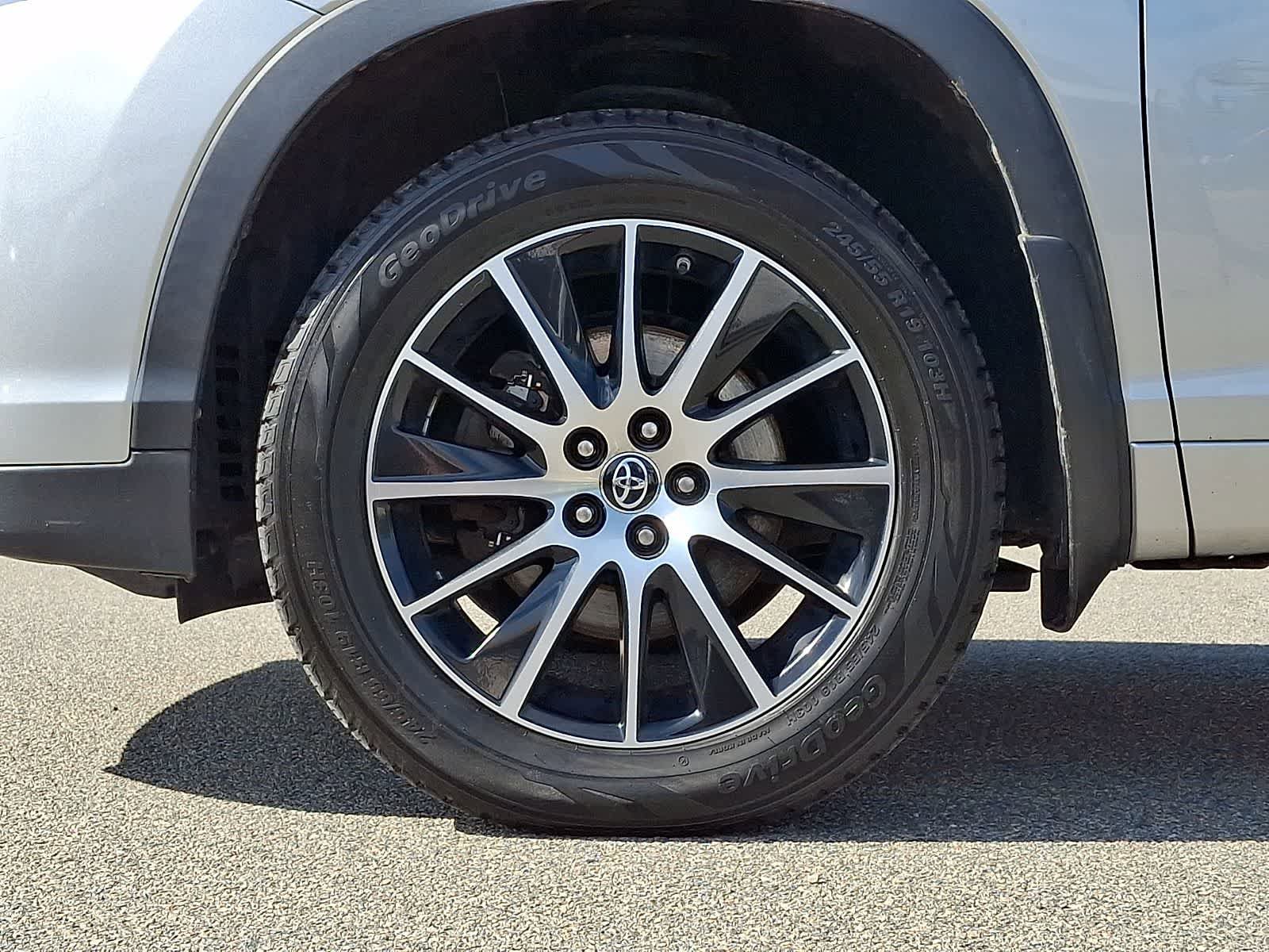 Used 2017 Toyota Highlander SE AWD/4WD image 11