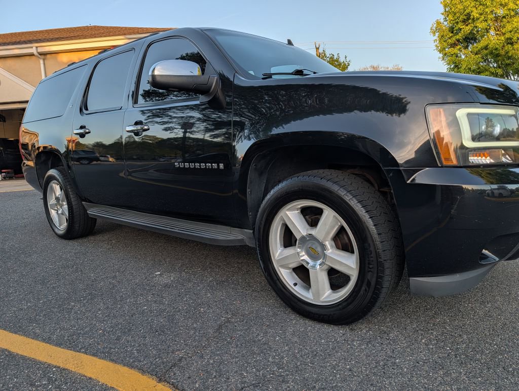 Used 2008 Chevrolet Suburban LT image 8