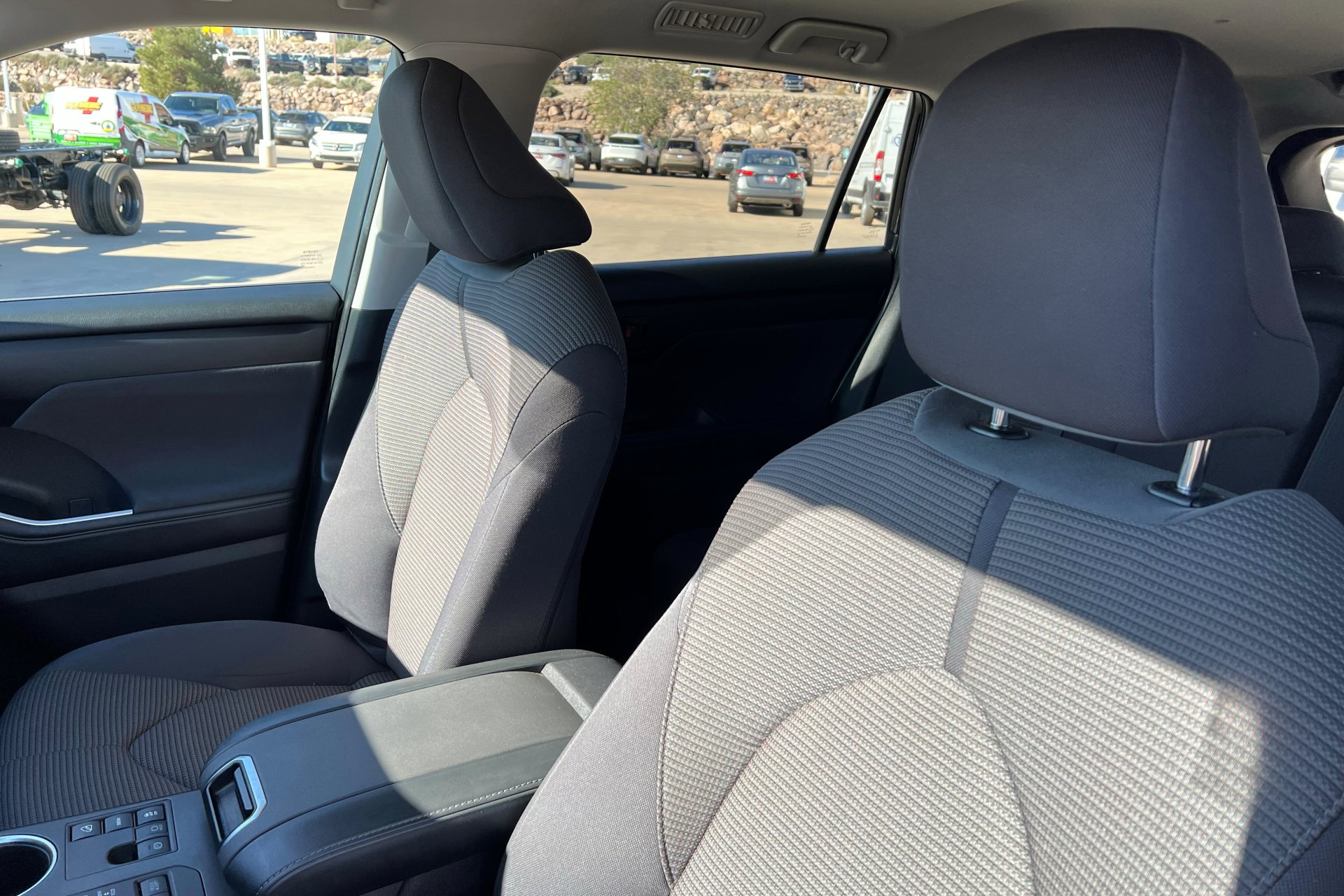 Used 2024 Toyota Highlander LE image 17