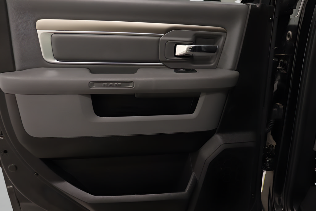 Used 2018 RAM 1500 Classic SLT AWD/4WD image 22