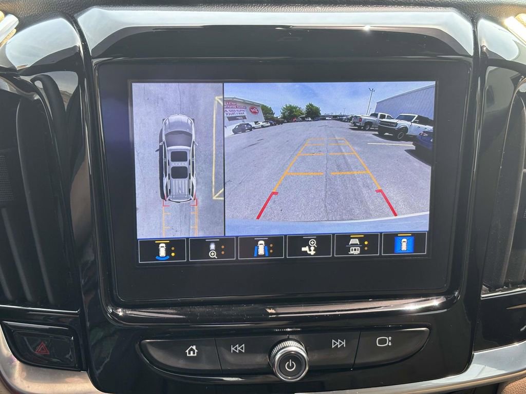 Used 2023 Chevrolet Traverse Premier FWD image 20