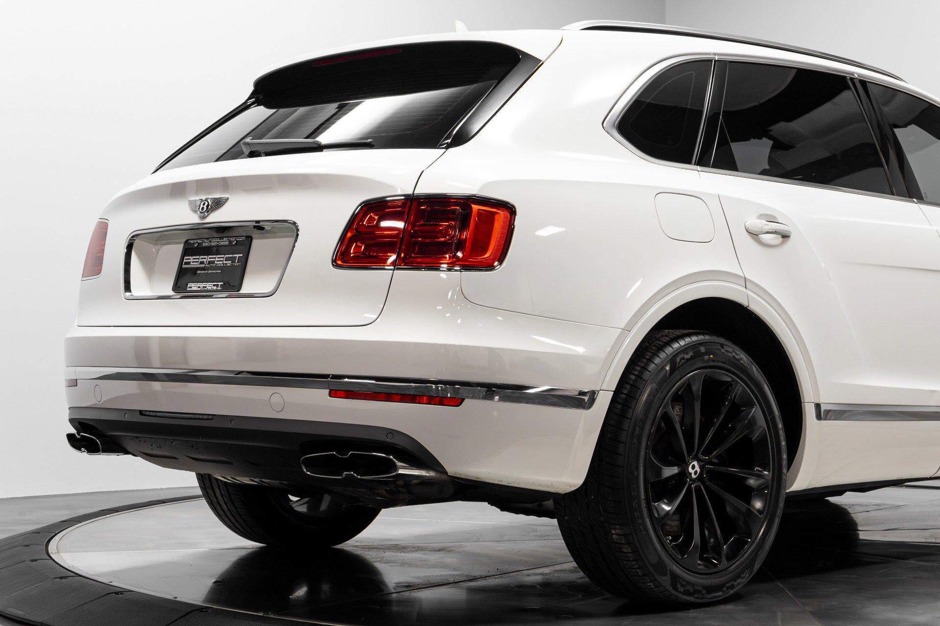 Used 2019 Bentley Bentayga image 14