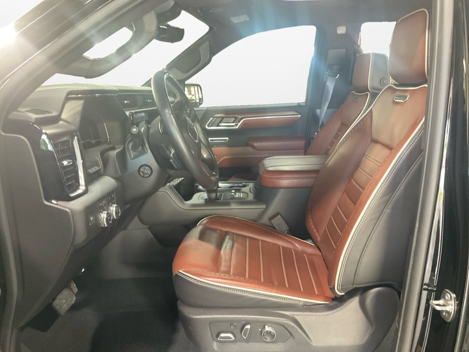 Used 2024 GMC Sierra 1500 Denali Ultimate AWD/4WD image 9