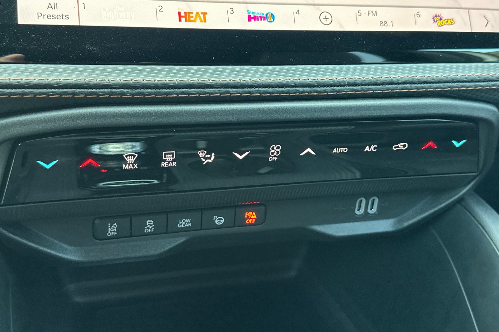 New 2026 Jeep Cherokee Overland w/ Trailer Tow Group image 21