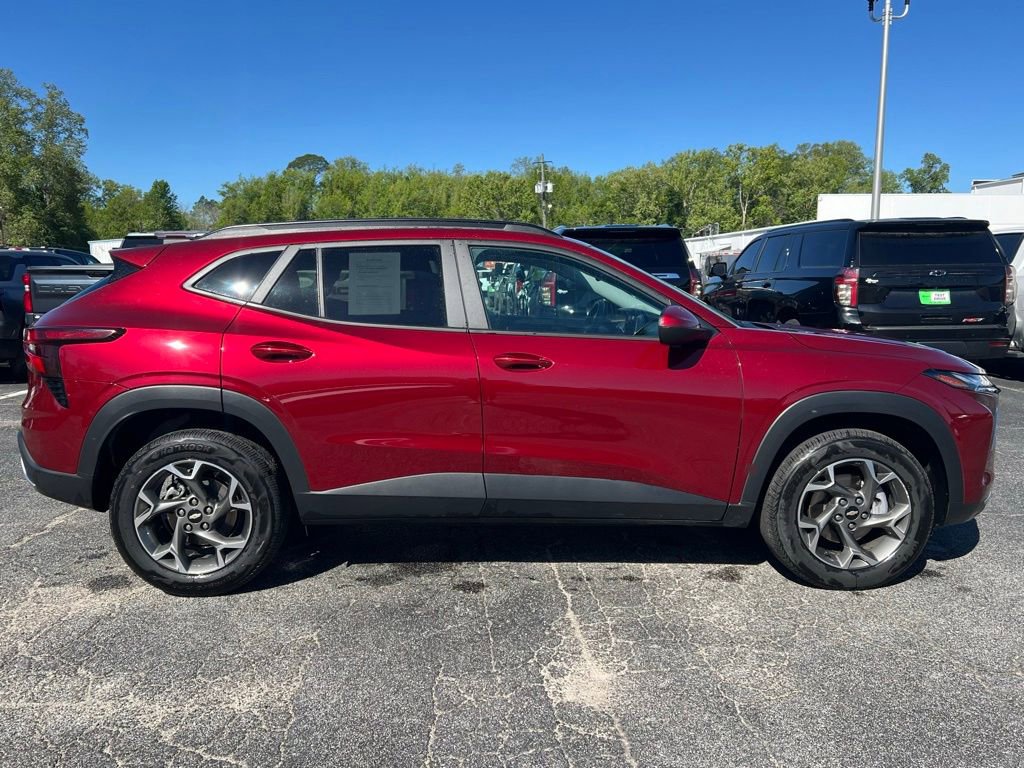 Used 2025 Chevrolet Trax LT image 2