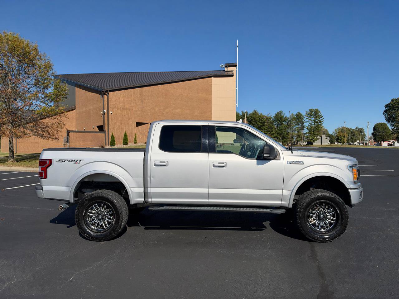 Used 2018 Ford F150 XLT w/ Equipment Group 302A Luxury AWD/4WD image 5