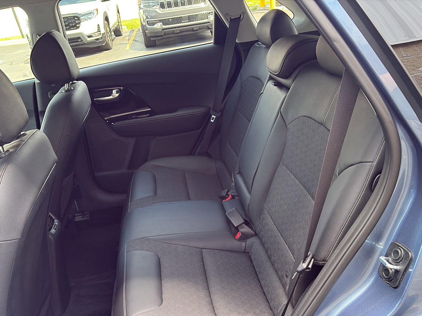 Used 2020 Kia Niro EX FWD image 30