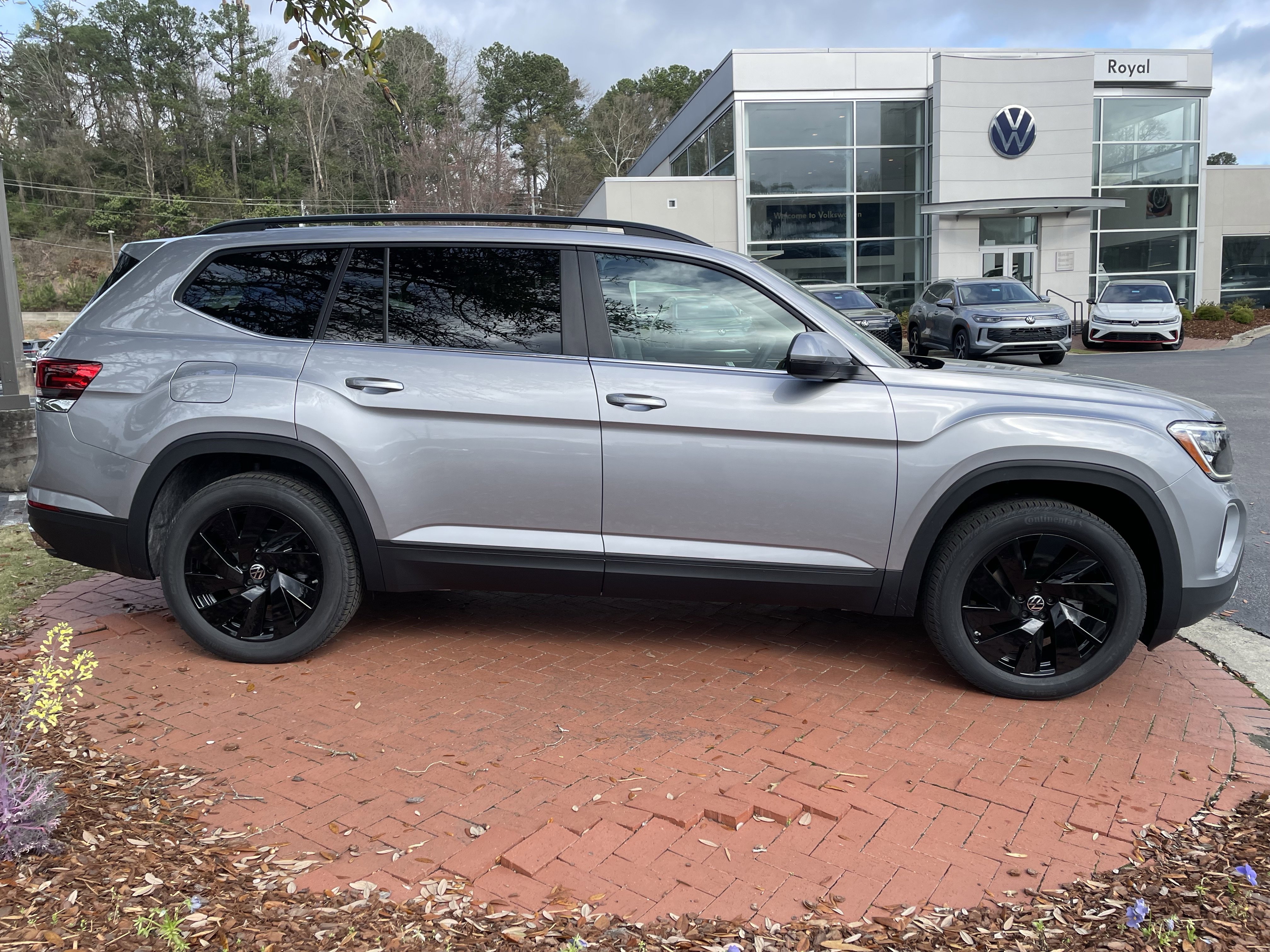 New 2026 Volkswagen Atlas SE image 4