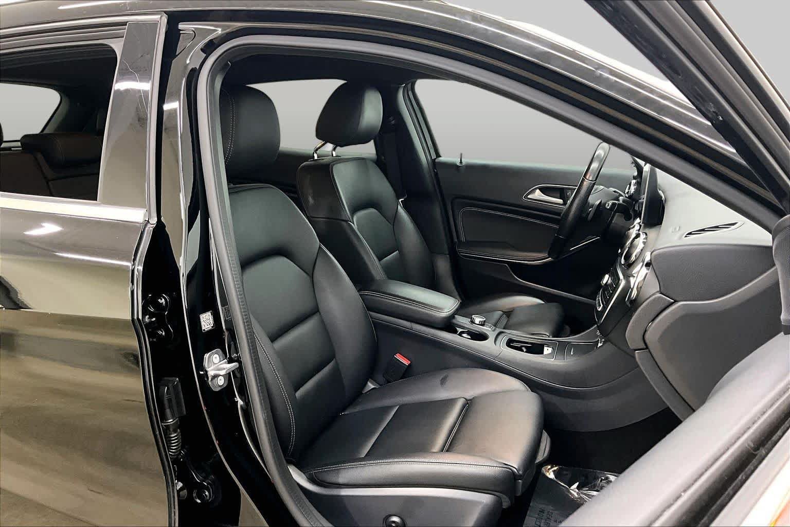 Used 2020 Mercedes-Benz GLA 250 w/ Premium Package image 9