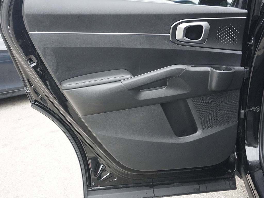 Used 2022 Kia Sorento S FWD image 25
