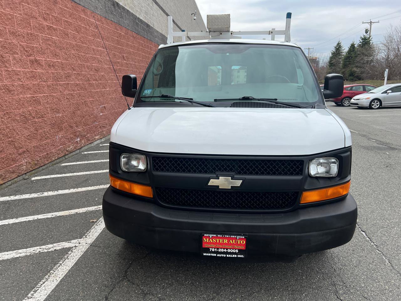 Used 2012 Chevrolet Express 2500 image 2