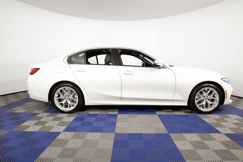 Used 2025 BMW 330i Sedan image 4