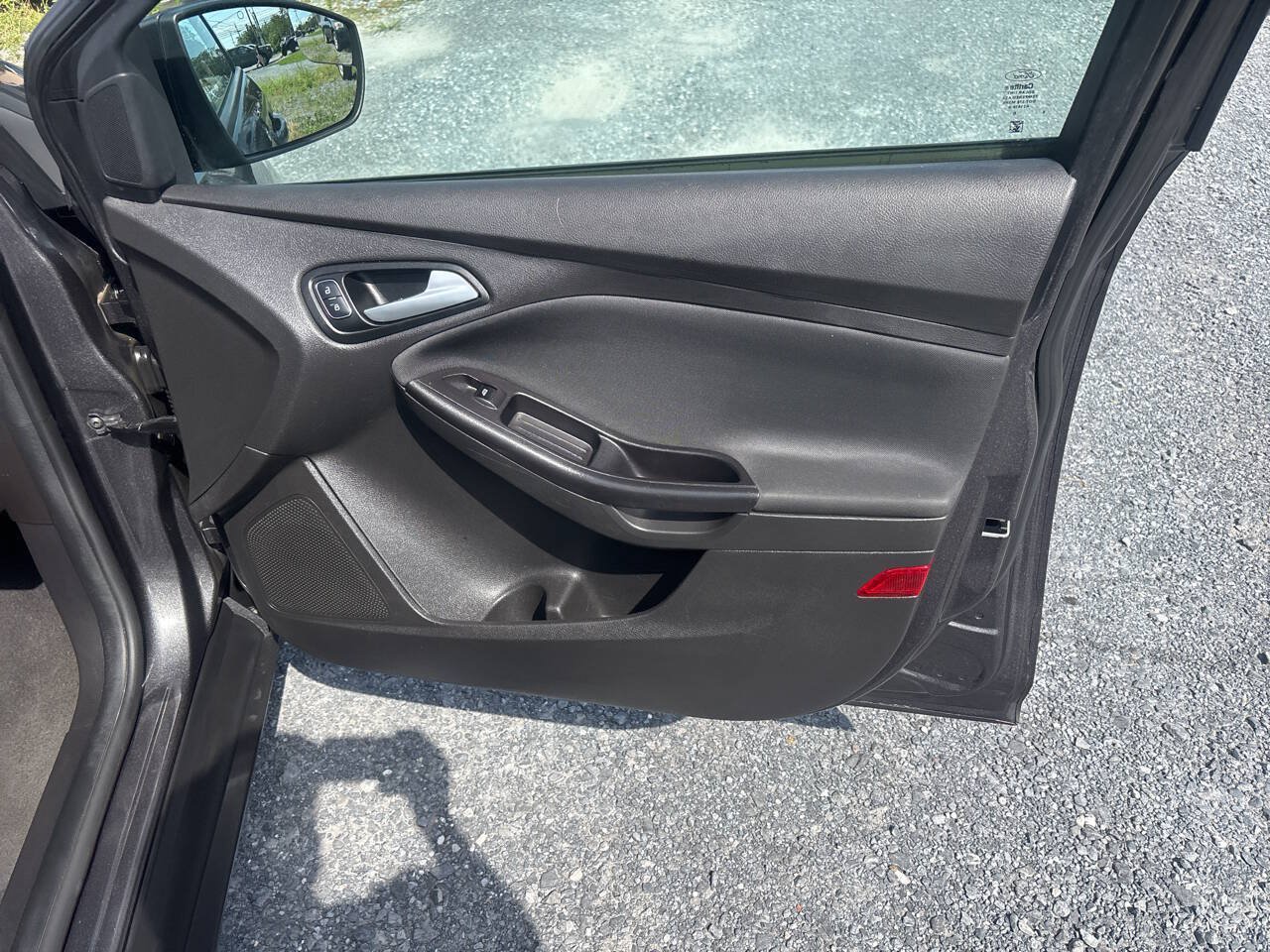 Used 2015 Ford Focus SE FWD image 15