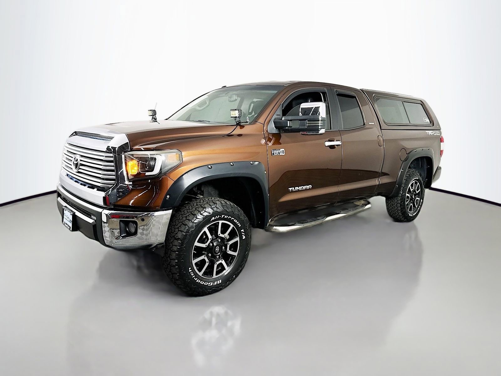 Used 2016 Toyota Tundra Limited w/ Limited Premium Package AWD/4WD image 3