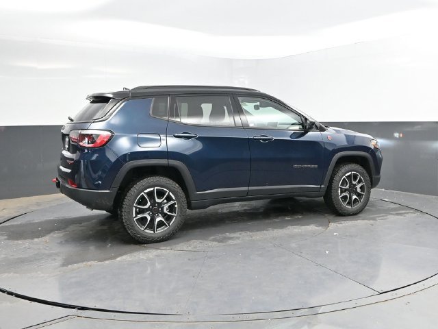 New 2026 Jeep Compass Trailhawk w/ Trailer Tow Group AWD/4WD image 2