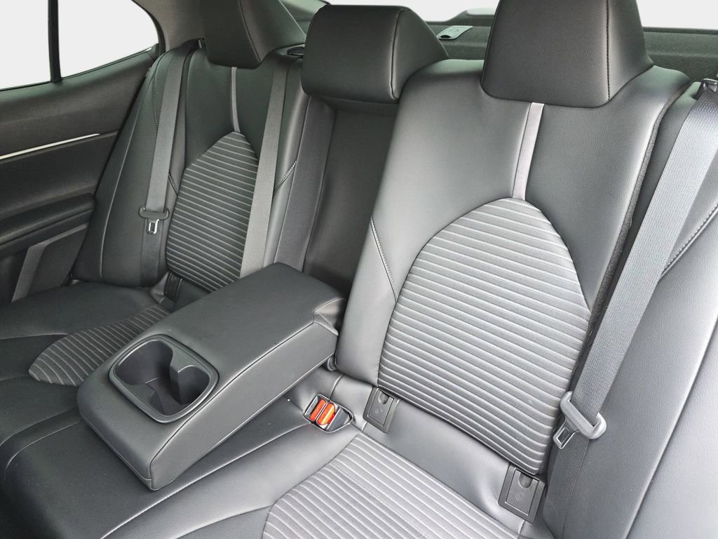 Used 2022 Toyota Camry SE image 16