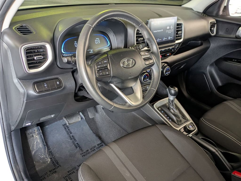 Used 2025 Hyundai Venue SEL FWD image 14