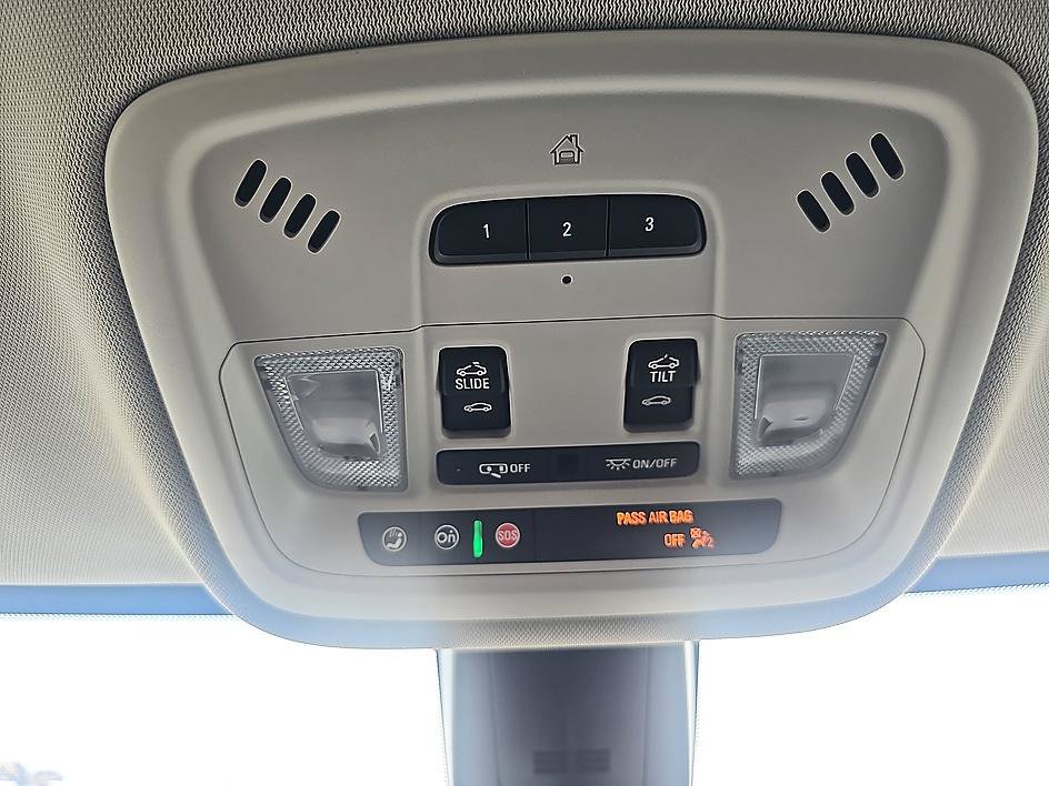 Used 2021 Chevrolet Traverse RS w/ LPO, Floor Liner Package AWD/4WD image 29