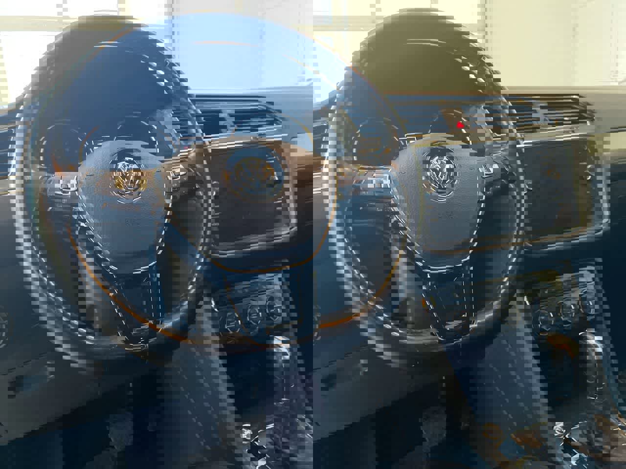 Used 2019 Volkswagen Tiguan SE image 14