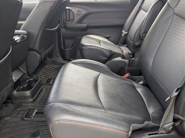 Used 2023 Toyota Sienna XSE w/ XSE Plus Package FWD image 18