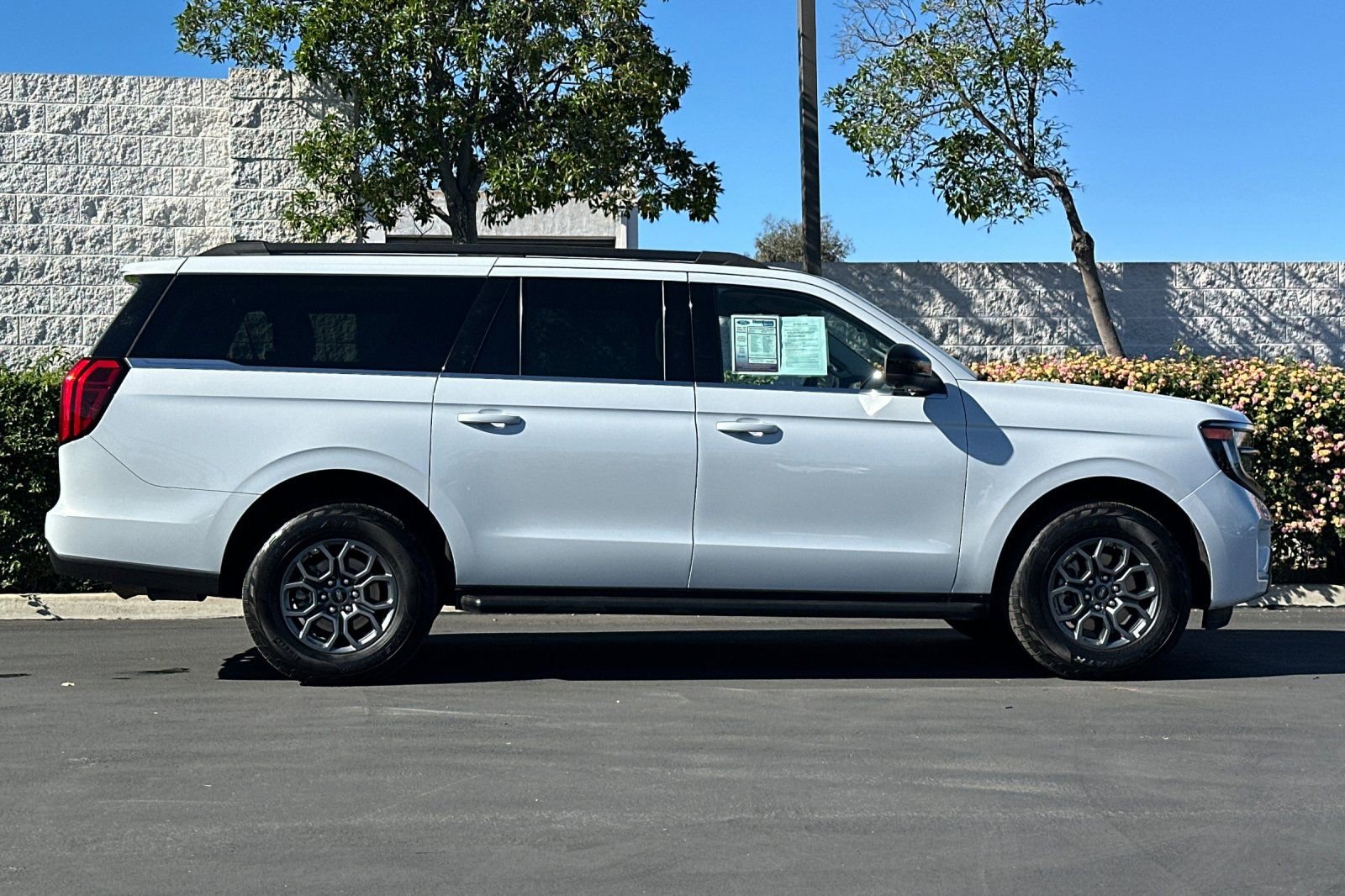 Used 2025 Ford Expedition Max Active image 3