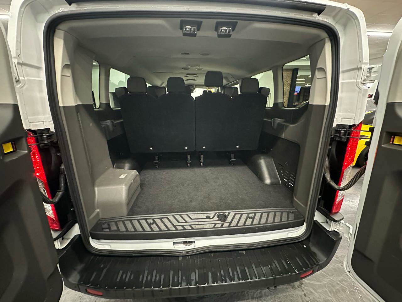 Used 2023 Ford Transit 350 XLT RWD image 15