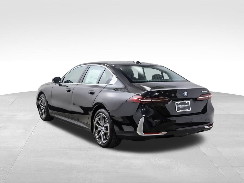 Used 2025 BMW i5 xDrive40 w/ Premium Package image 3