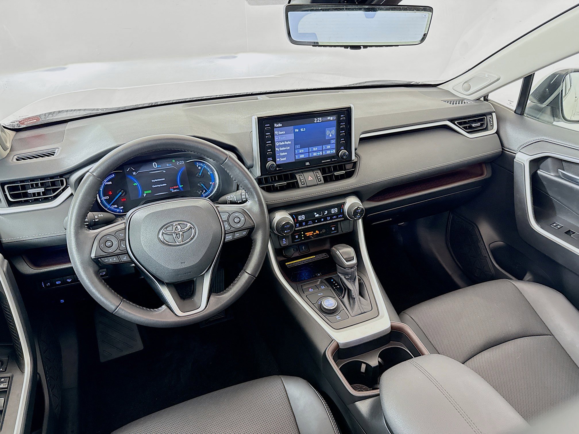 Used 2021 Toyota RAV4 Limited AWD/4WD image 24