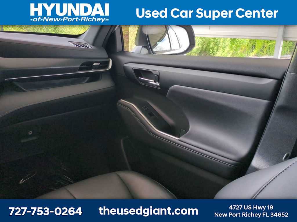 Used 2023 Toyota Highlander XSE AWD/4WD image 19