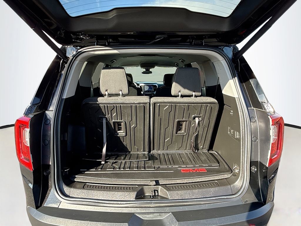 Used 2023 GMC Acadia SLE w/ Driver Convenience Package image 16