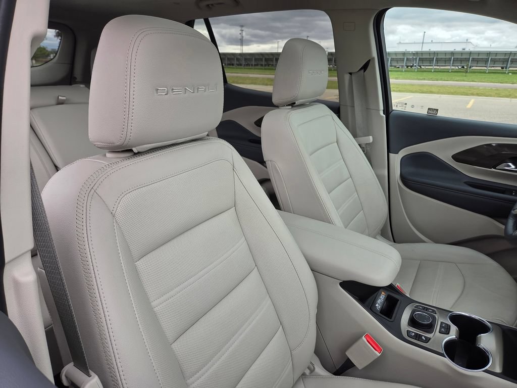 Used 2024 GMC Terrain Denali w/ Denali Premium Package AWD/4WD image 38