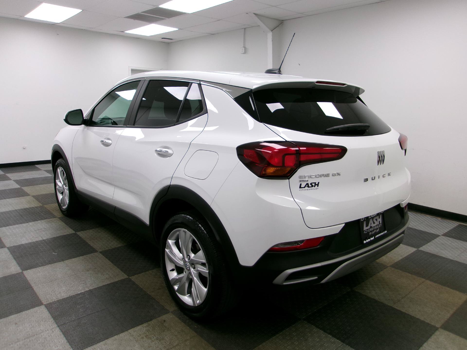Used 2024 Buick Encore GX Preferred w/ Comfort Package AWD/4WD image 2