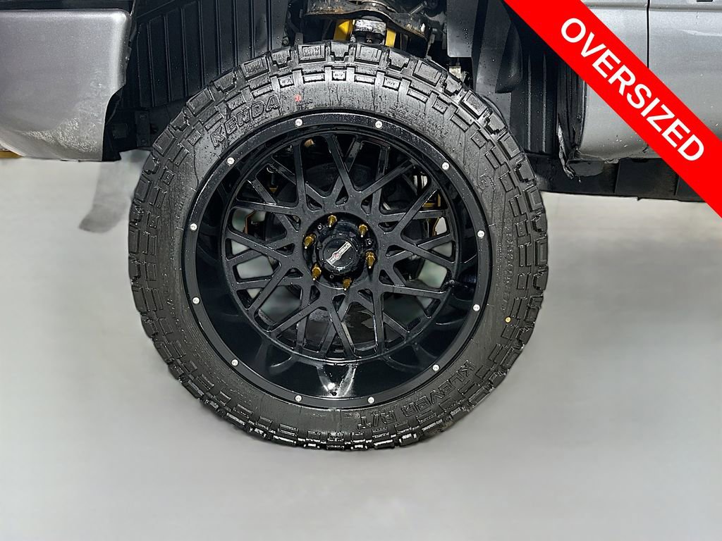 Used 2017 Nissan Titan SV image 28