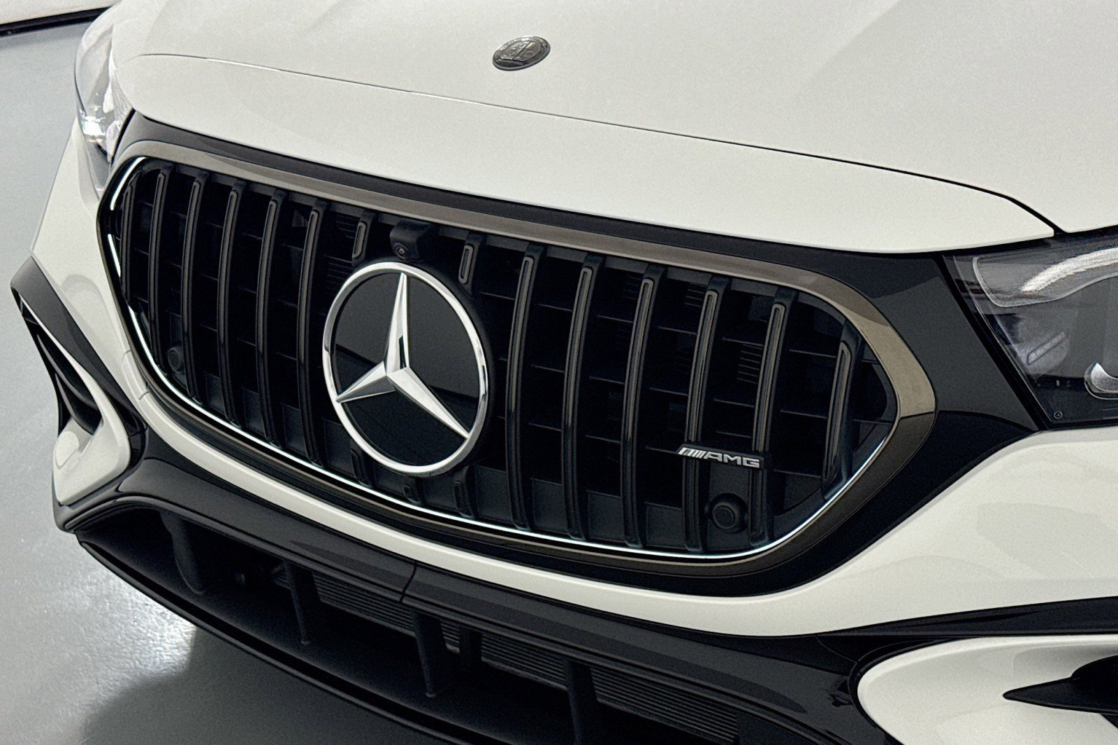 New 2026 Mercedes-Benz E 53 AMG e 4MATIC Sedan image 12